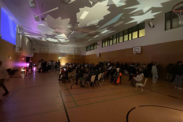 Ein Highlight unserer Schule ist der Winterzauber im Advent an dem die THG in besonders weihnachtlichem Glanz erstrahlt.